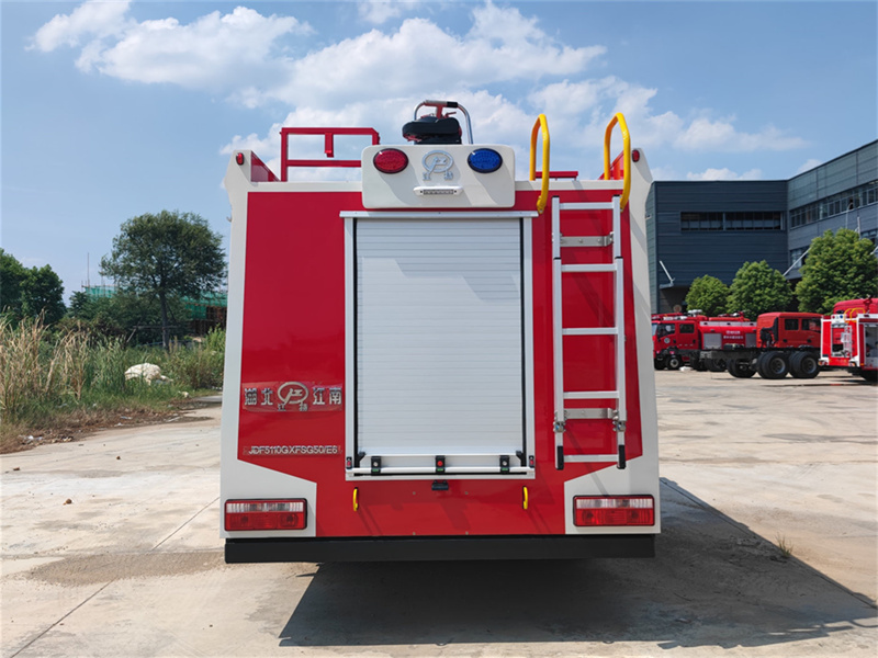 東風(fēng)大卡水罐消防車(5噸)圖片