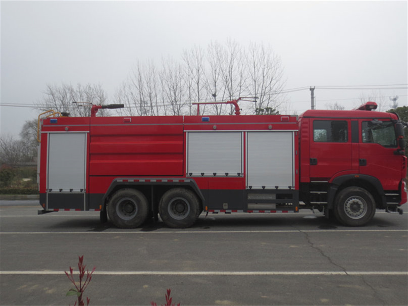 豪沃后雙橋干粉泡沫水三聯用消防車（10噸）圖片